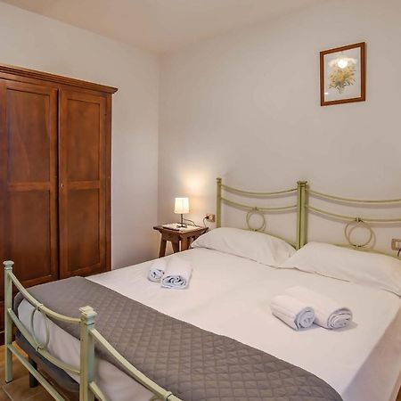Residenza Di Campagna Montelleri Hotel วิคคิโอ ภายนอก รูปภาพ