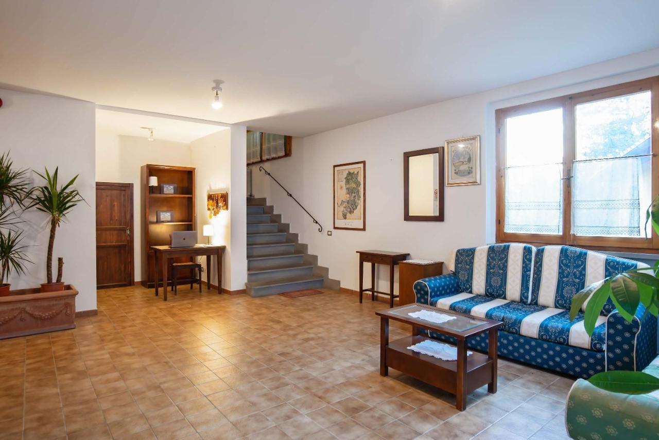 Residenza Di Campagna Montelleri Hotel วิคคิโอ ภายนอก รูปภาพ